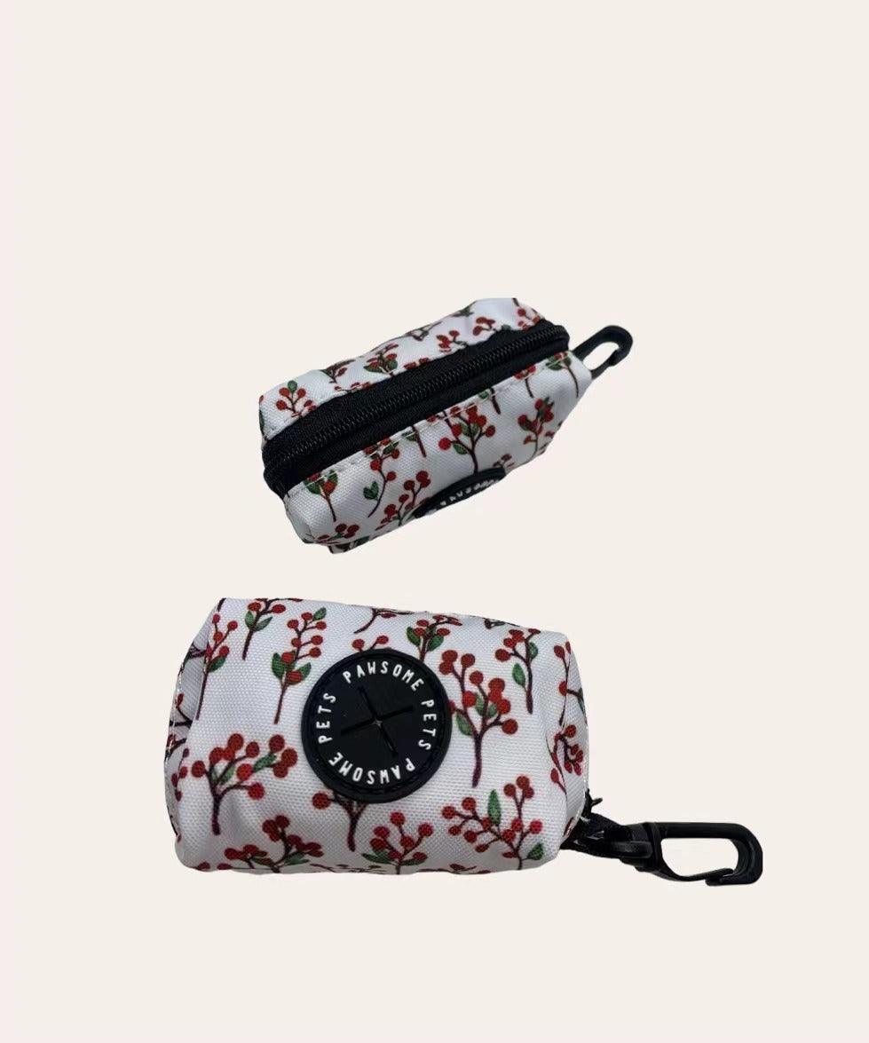 WASTE BAGTransport & Lifestyle 🐶 WASTE BAG HOLDER RED FLORAL - Distributeur de Sacs à Déjections en Néoprène Premium