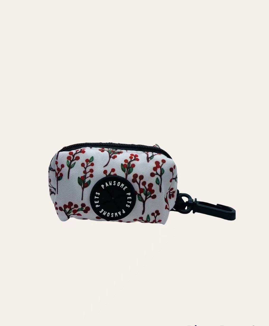 WASTE BAGTransport & Lifestyle 🐶 WASTE BAG HOLDER RED FLORAL - Distributeur de Sacs à Déjections en Néoprène Premium