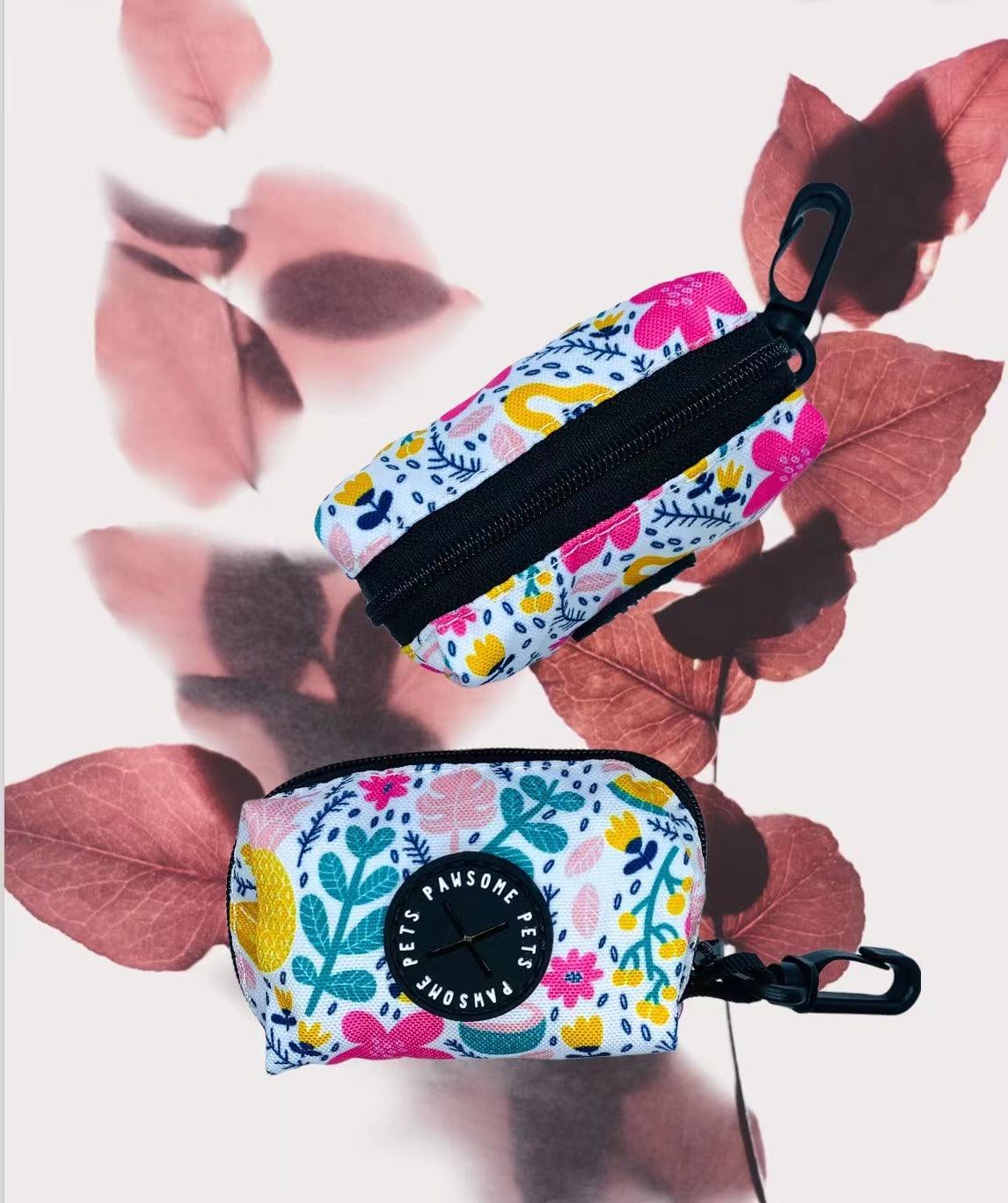 Transport & Lifestyle 🐶 Porte‑sacs à déjections Wonderland - Distributeur Premium en Néoprène