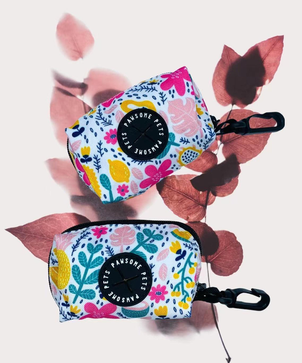 Transport & Lifestyle 🐶 Porte‑sacs à déjections Wonderland - Distributeur Premium en Néoprène