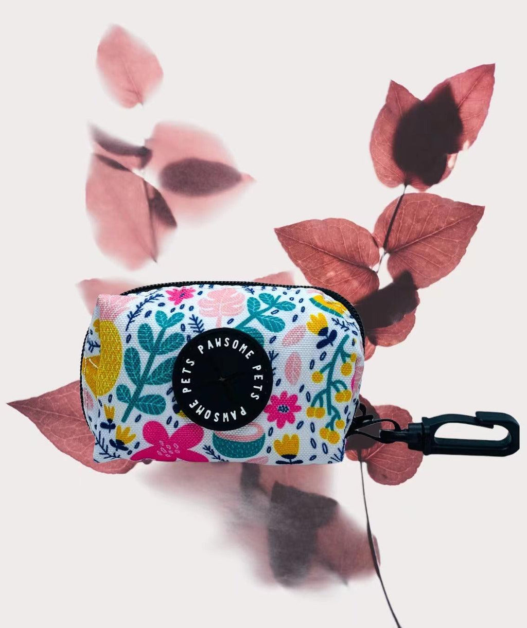 Transport & Lifestyle 🐶 Porte‑sacs à déjections Wonderland - Distributeur Premium en Néoprène