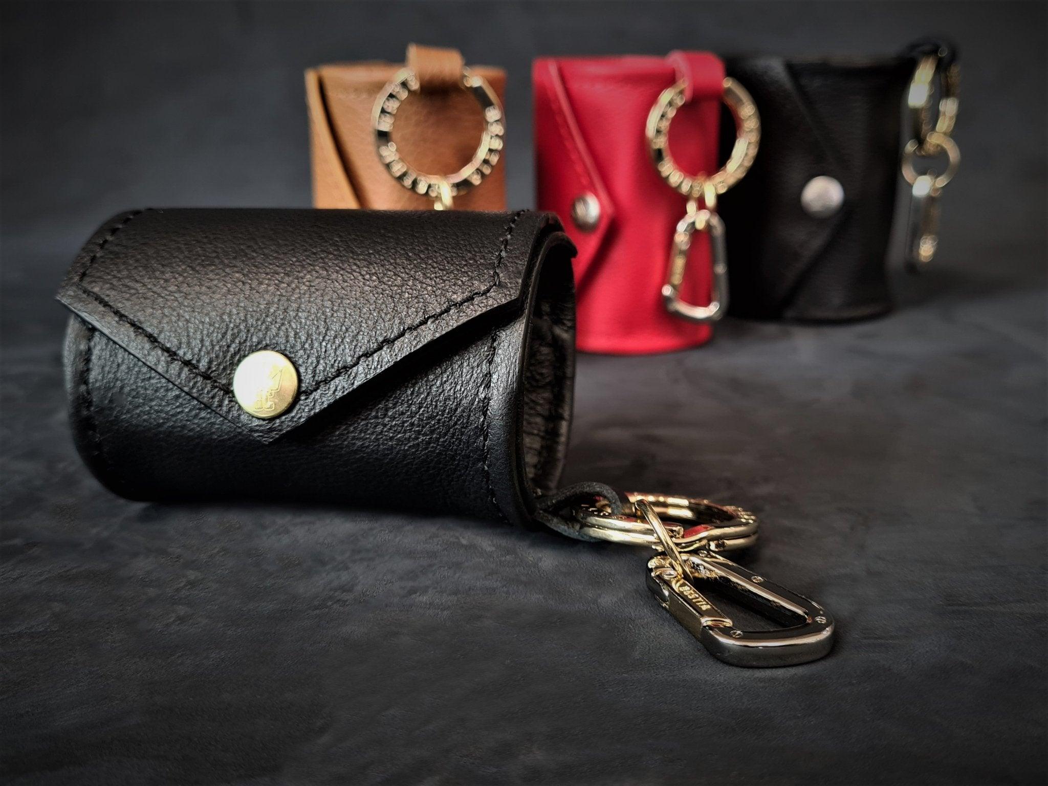 Luxe Artisanal 🐶 Bestia Designer Poop Bag Holder - Porte‑Sacs en Cuir Nappa Italien