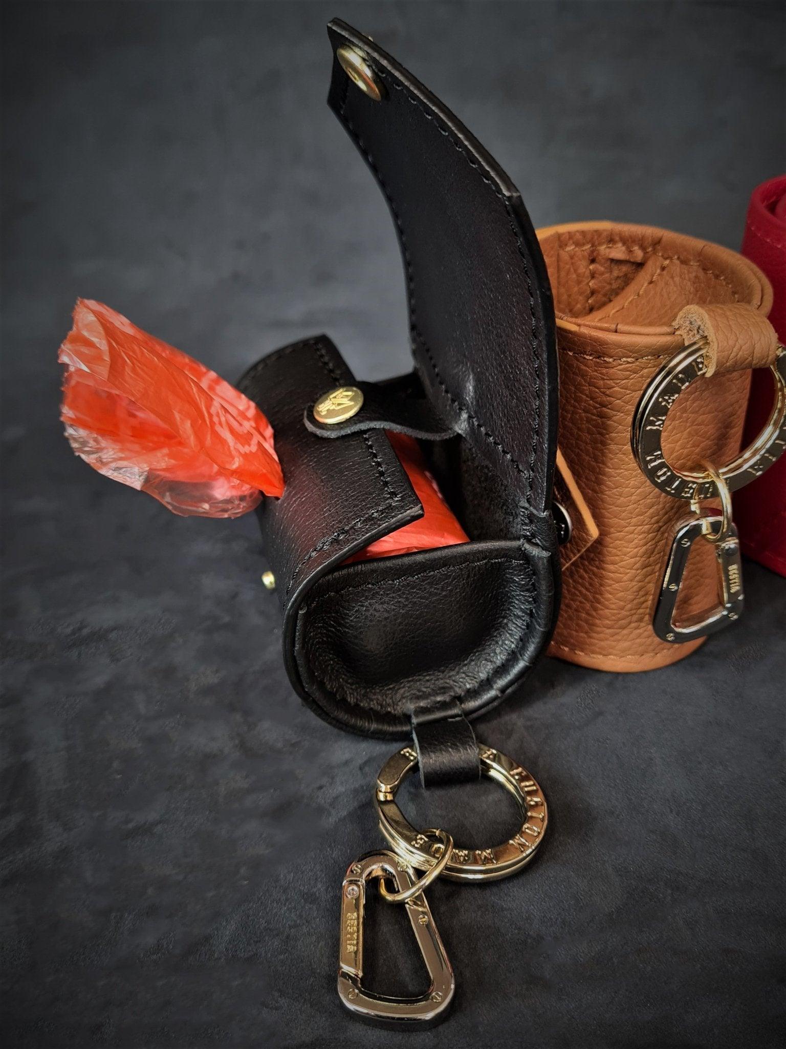 Luxe Artisanal 🐶 Bestia Designer Poop Bag Holder - Porte‑Sacs en Cuir Nappa Italien