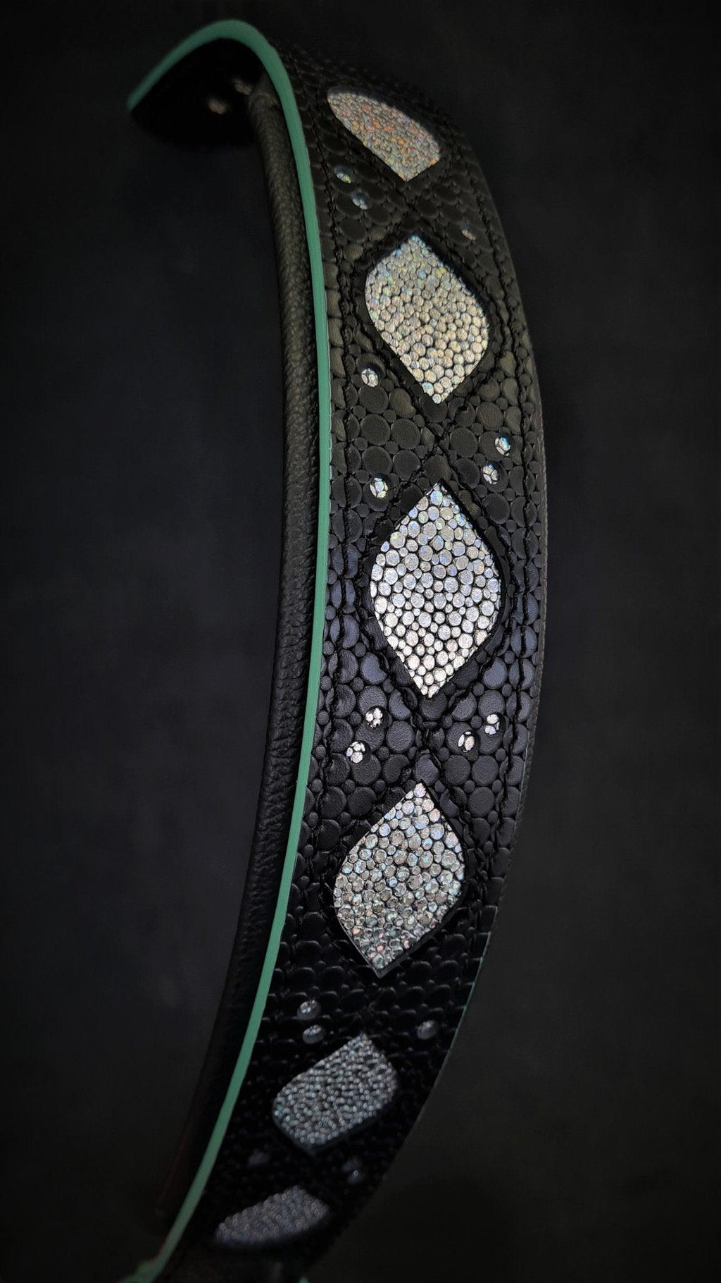 ✨ BESTIA “Ariel” Collier en Cuir - Collier Premium Noir à Paillettes pour Chiens Élégants | Confort Rembourré | Fait Main en Europe
