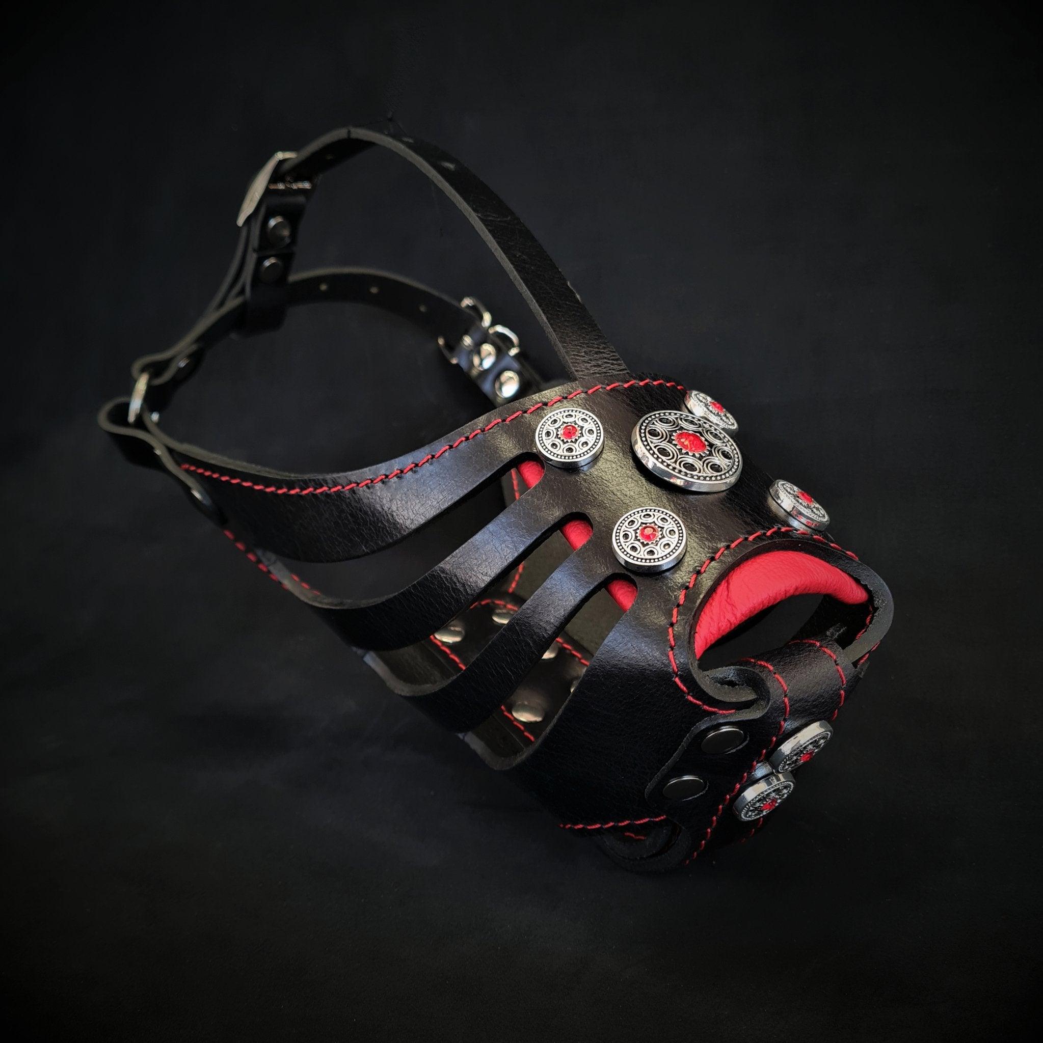 Luxe Artisanal Dog 🐺 BIJOU BASKET MUZZLE - Muselière Premium en Cuir Véritable Black & Red (Fait Main en Europe)